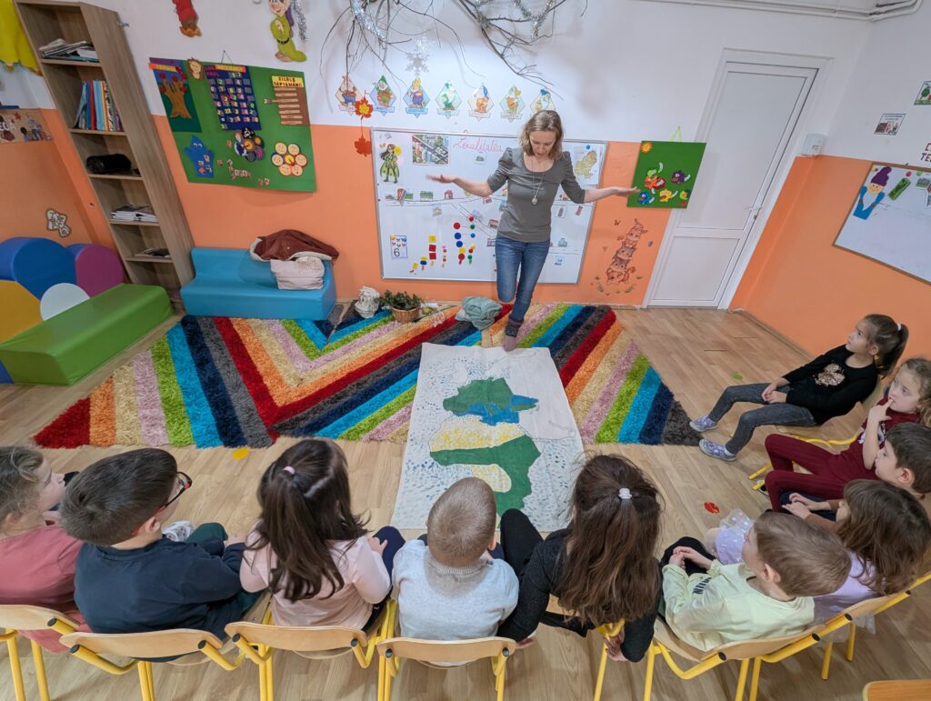 Read more about the article Învățăm hrănirea păsărilor prin joacă